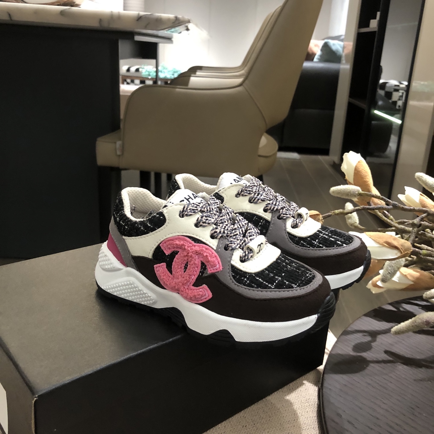 Children's shoes child